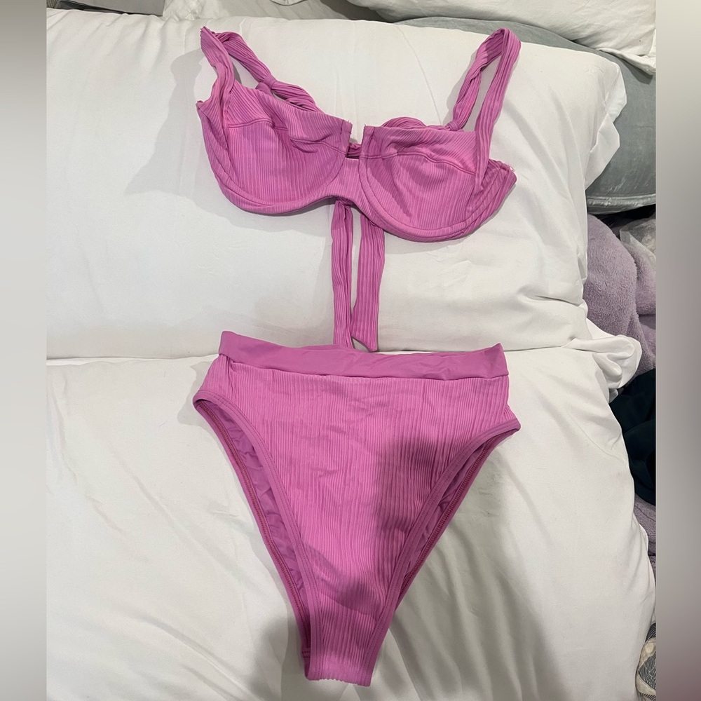 L SPACE Pink Bikini Set

Light fade
Worn a couple times but too small